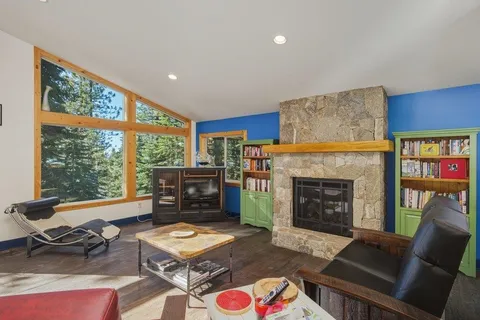 $1,350,000 | 1130 Canterbury Drive, Kings Beach, CA 96143