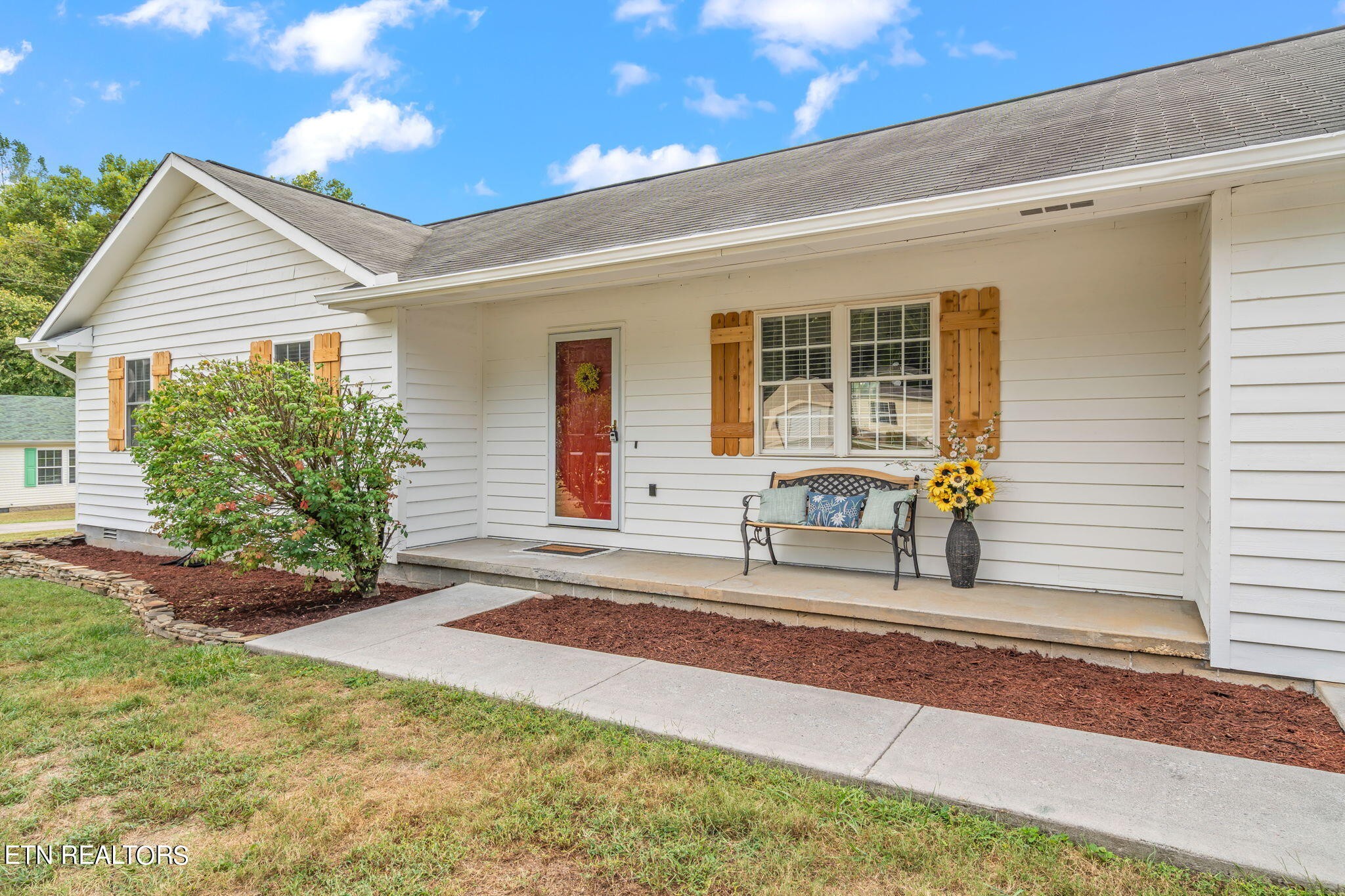 330 Howard Road Loudon, TN 37774 - Photo 2 of 27 Gallery Image 2