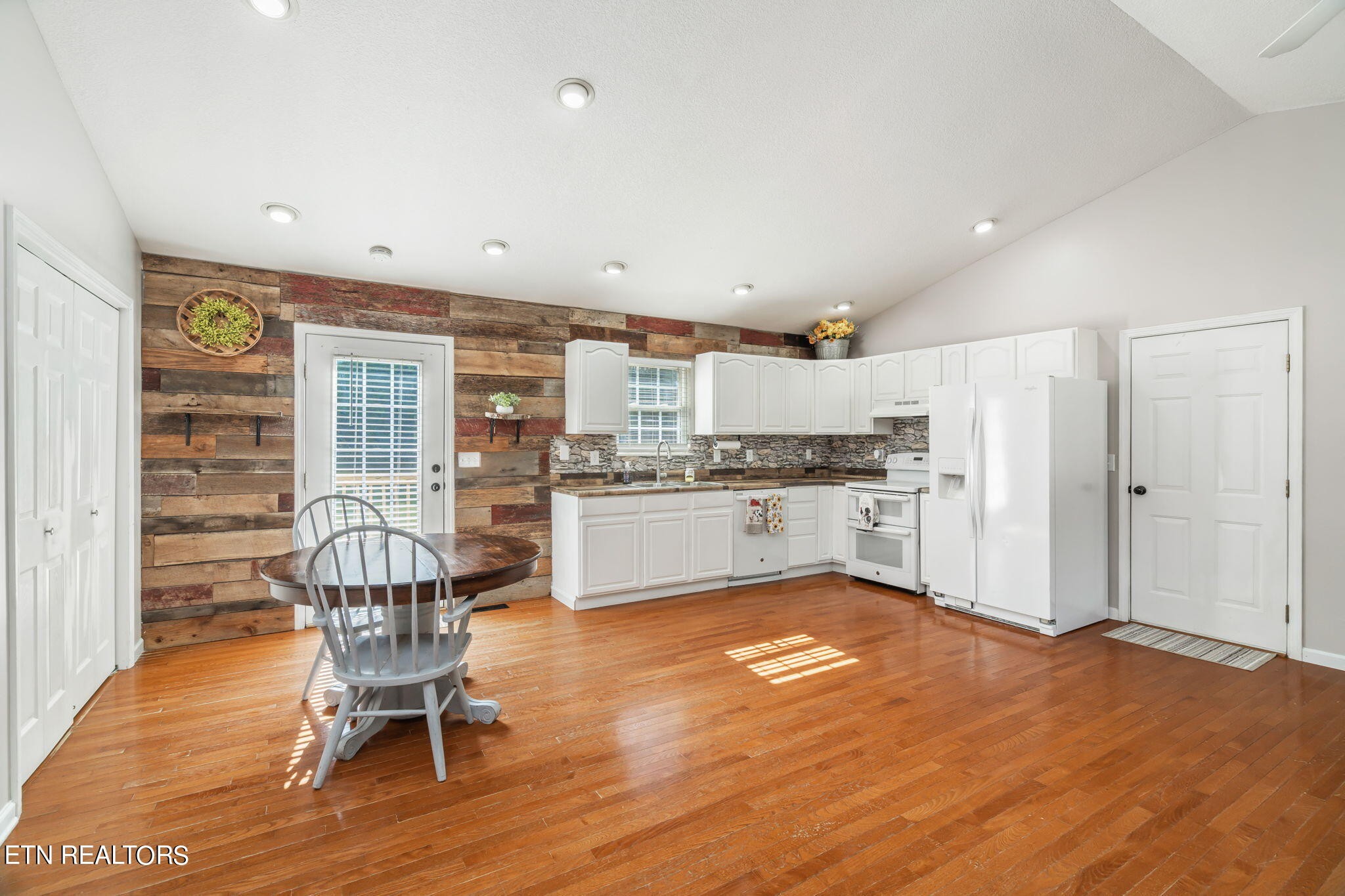 330 Howard Road Loudon, TN 37774 - Photo 7 of 27 Gallery Image 7