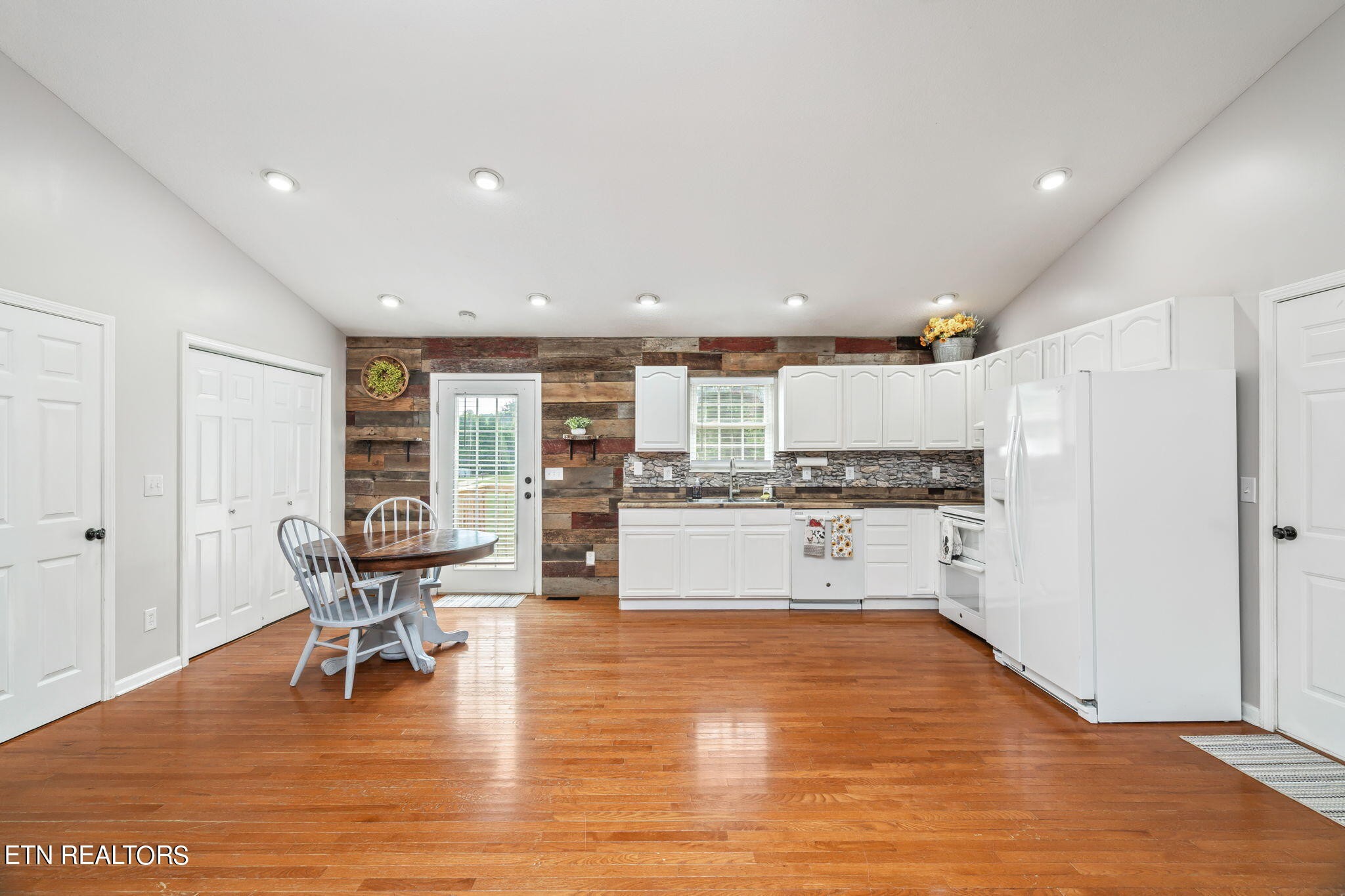 330 Howard Road Loudon, TN 37774 - Photo 8 of 27 Gallery Image 8