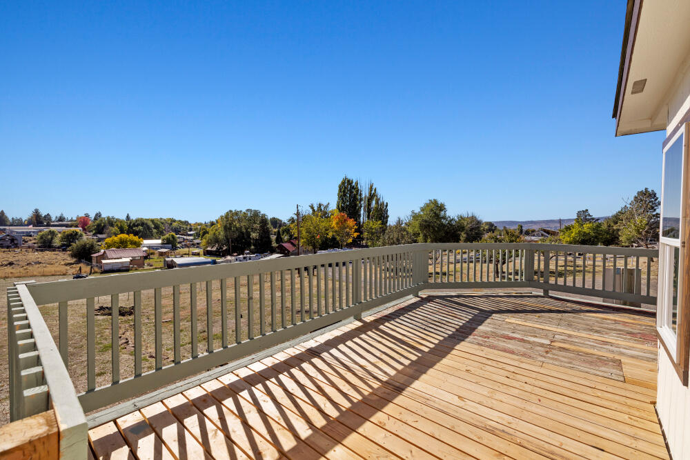 1017 Homedale Road Klamath Falls, OR 97603 - Photo 16 of 41 016