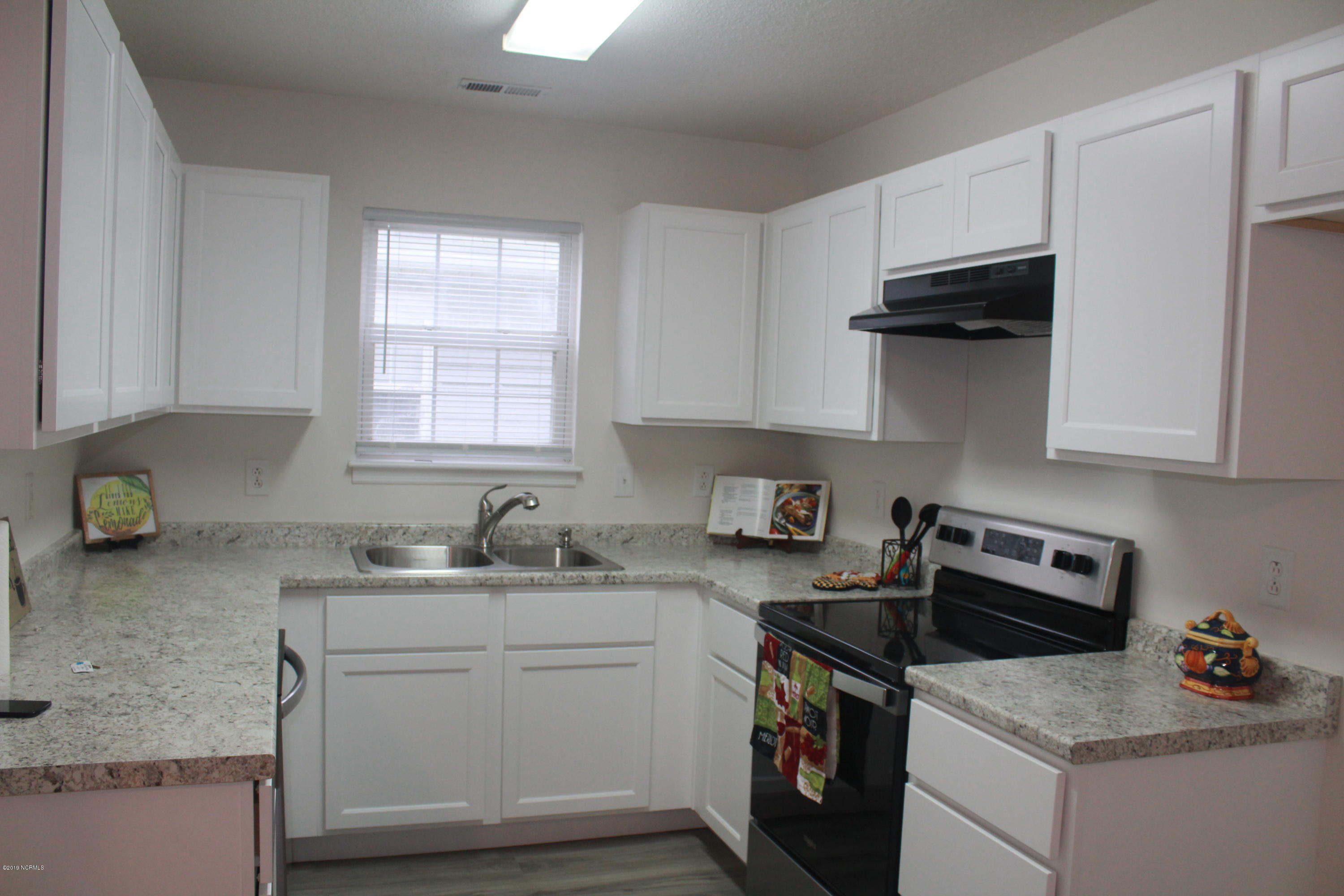 2038 Derby Run Road Jacksonville, NC 28546 - Photo 7 of 19 Kitchen