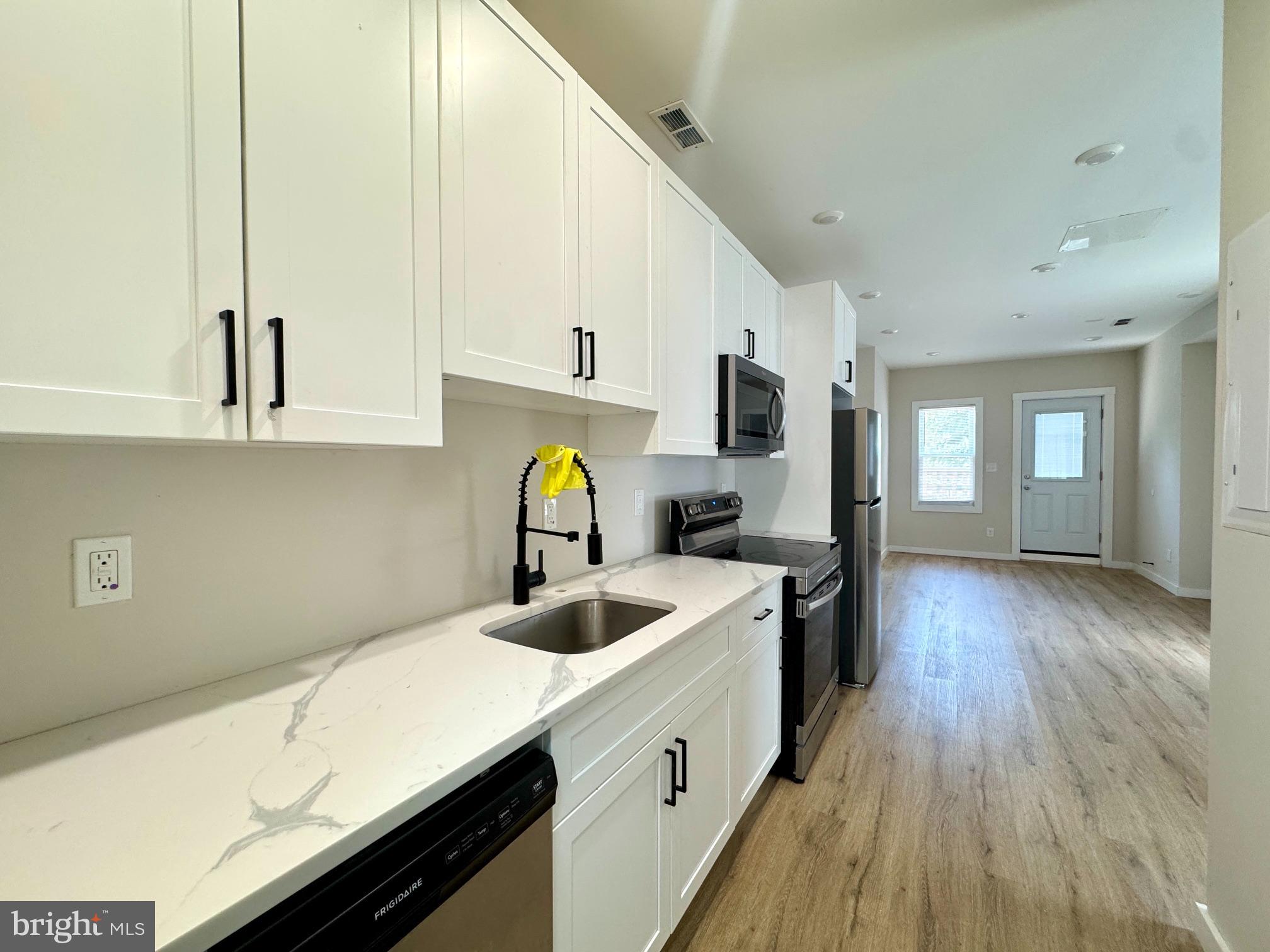 255 South 44th Street, Unit 2 Philadelphia, PA 19104 - Photo 6 of 7