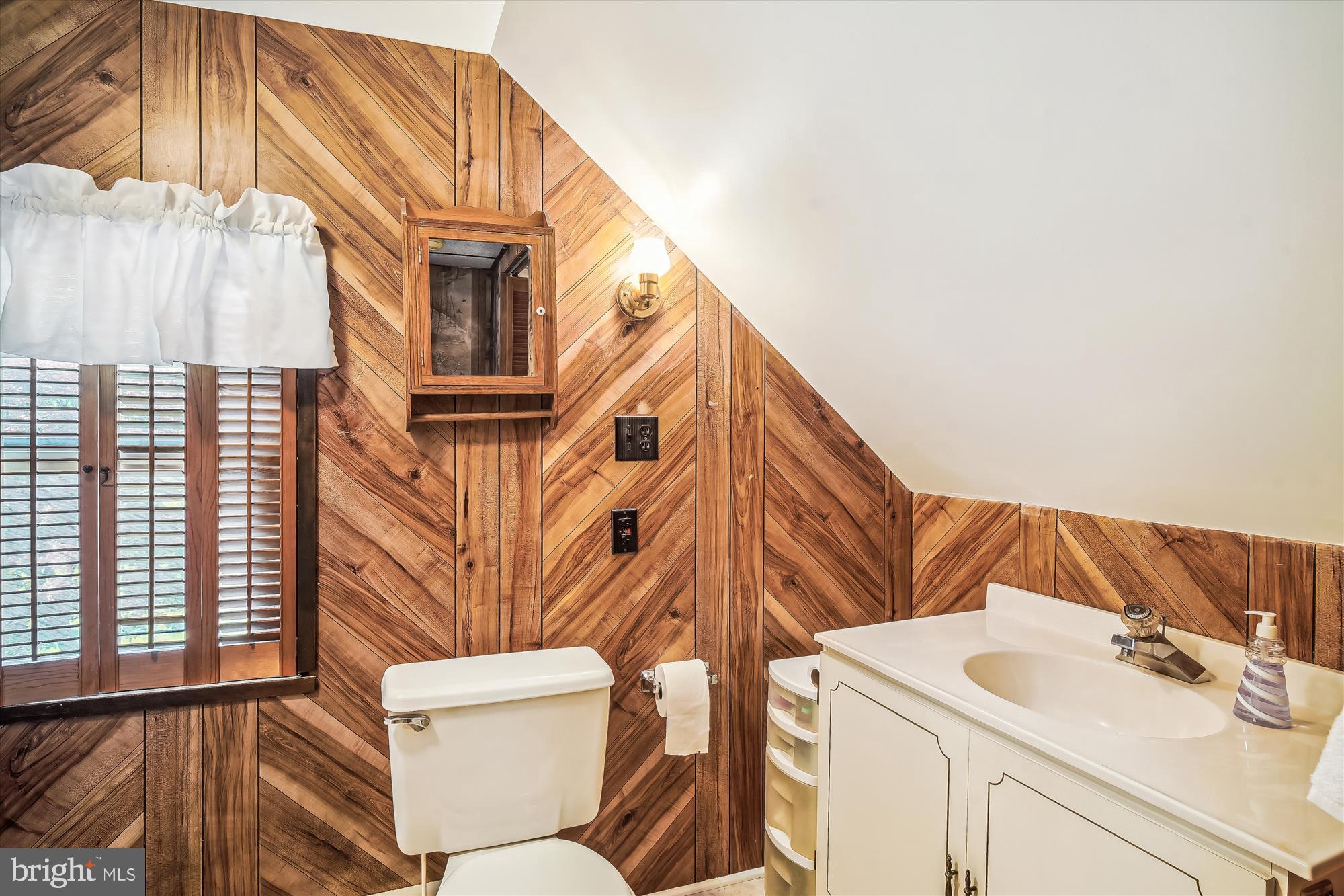 1544 Dennings Road New Windsor, MD 21776 - Photo 14 of 27 2nd Floor Full Bath