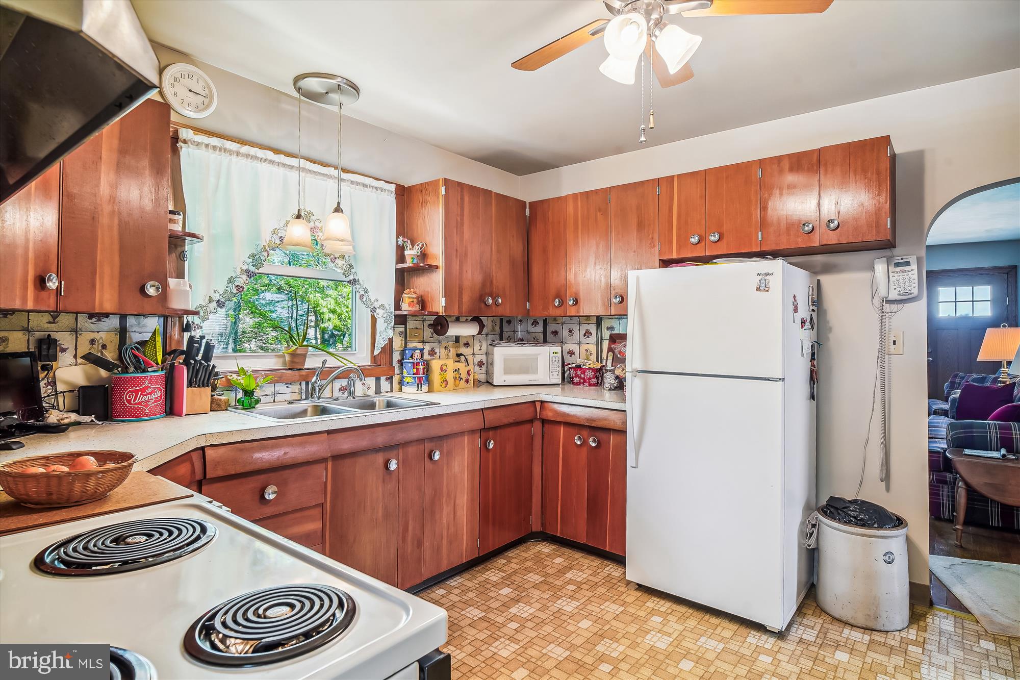 1544 Dennings Road New Windsor, MD 21776 - Photo 3 of 27 Cozy kitchen w/room for small table