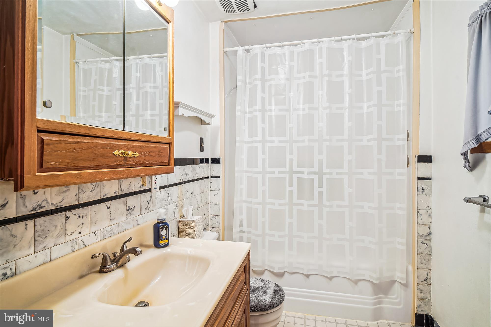 1544 Dennings Road New Windsor, MD 21776 - Photo 5 of 27 First floor full bath