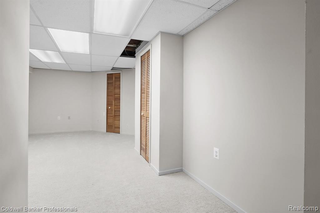 24143 Farmington Road Farmington, MI 48336 - Photo 36 of 60