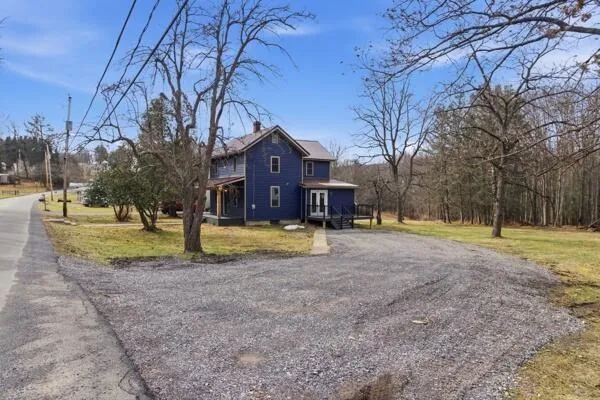 a view of yard with a house in the background