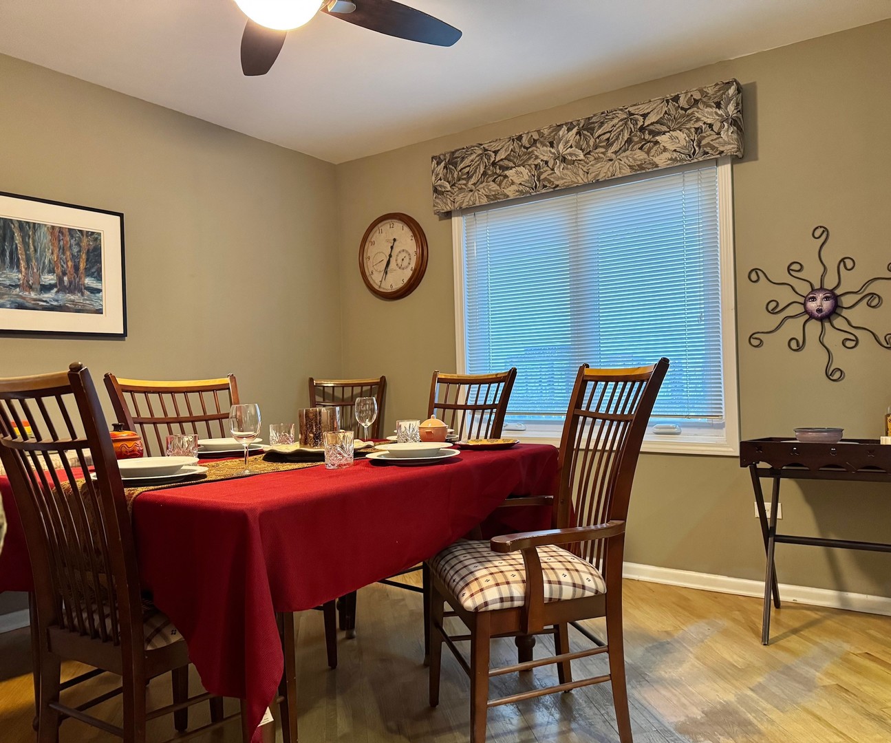 1325 Perry Street, Unit 606 Des Plaines, IL 60016 - Photo 13 of 25 a dining room with furniture and window