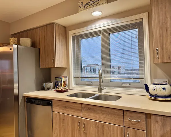 $299,000 | 1325 Perry Street, Unit 606, Des Plaines, IL 60016