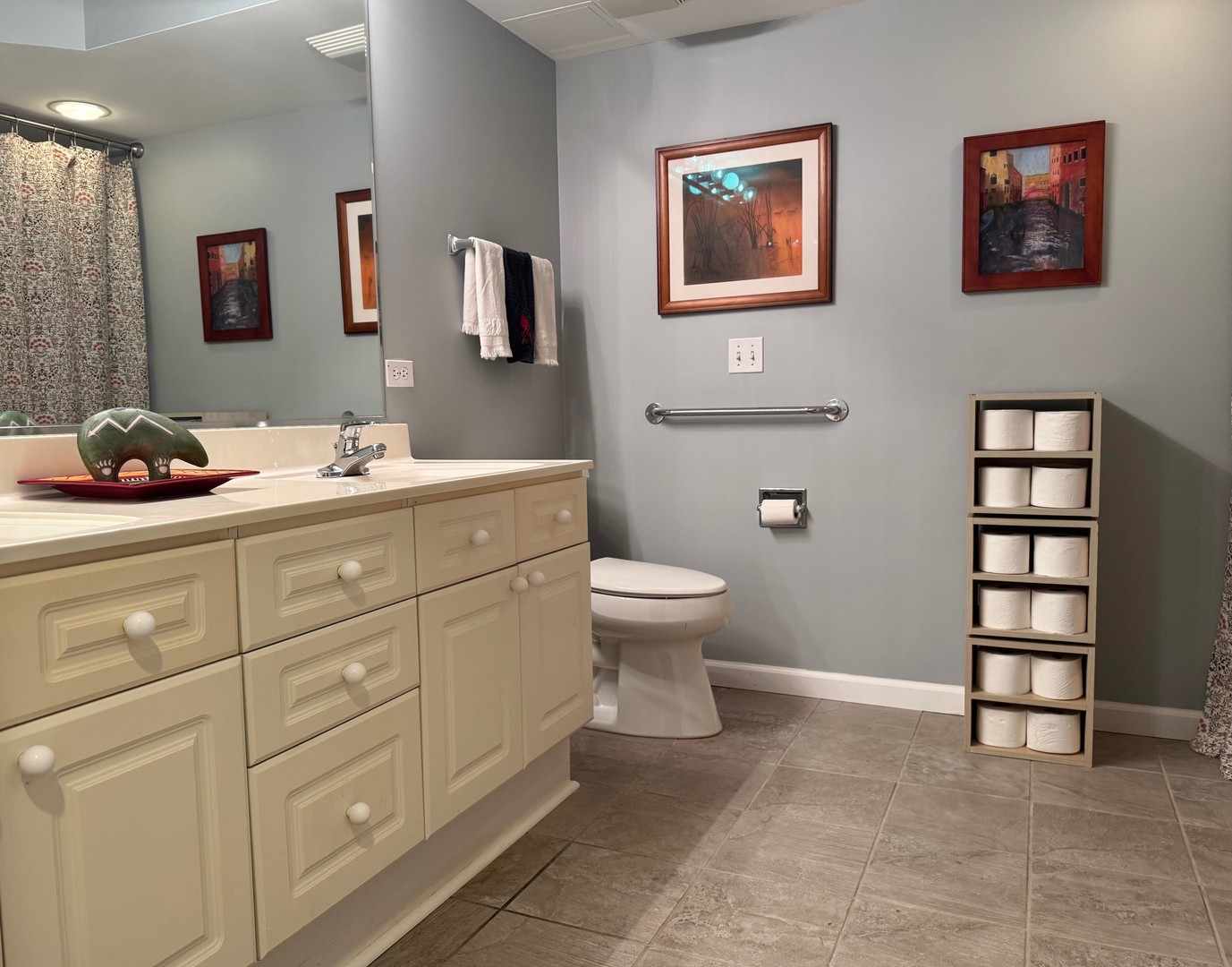1325 Perry Street, Unit 606 Des Plaines, IL 60016 - Photo 17 of 25 a bathroom with a toilet sink and mirror