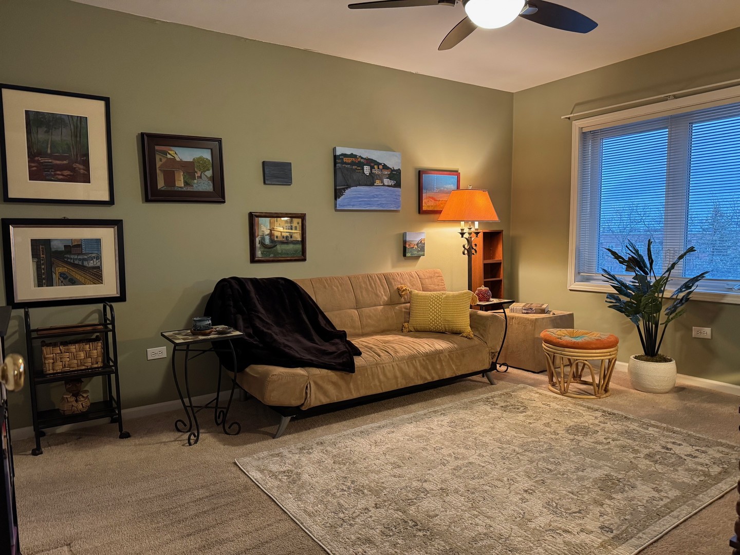 1325 Perry Street, Unit 606 Des Plaines, IL 60016 - Photo 3 of 25 a living room with furniture a couch and a potted plant