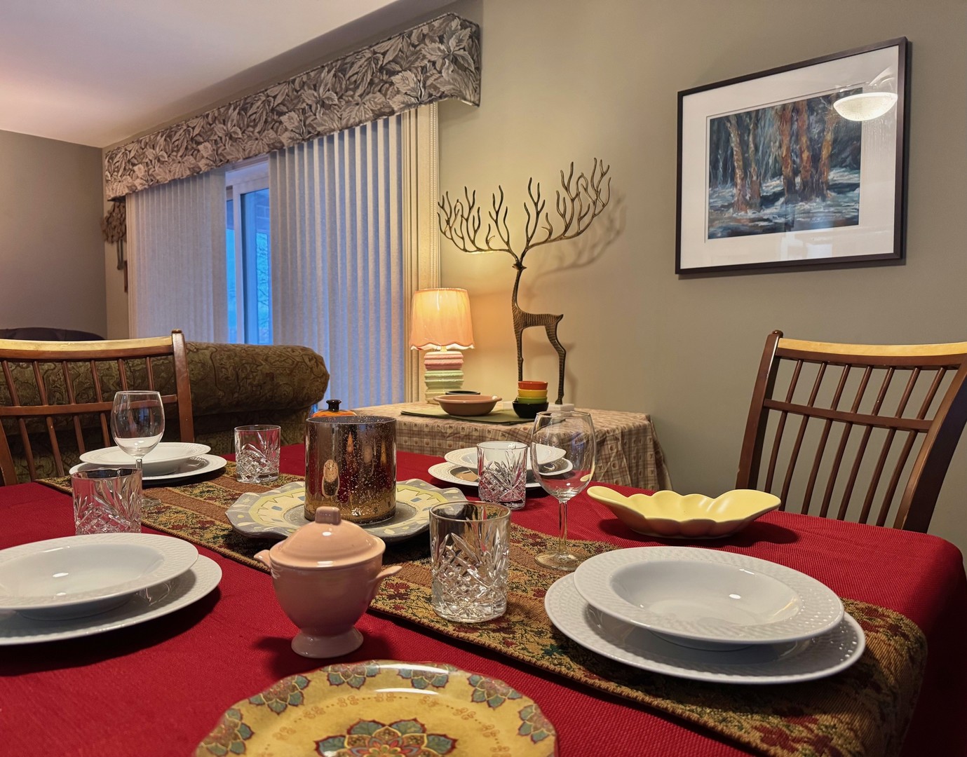 1325 Perry Street, Unit 606 Des Plaines, IL 60016 - Photo 6 of 25 a table and chairs in a patio