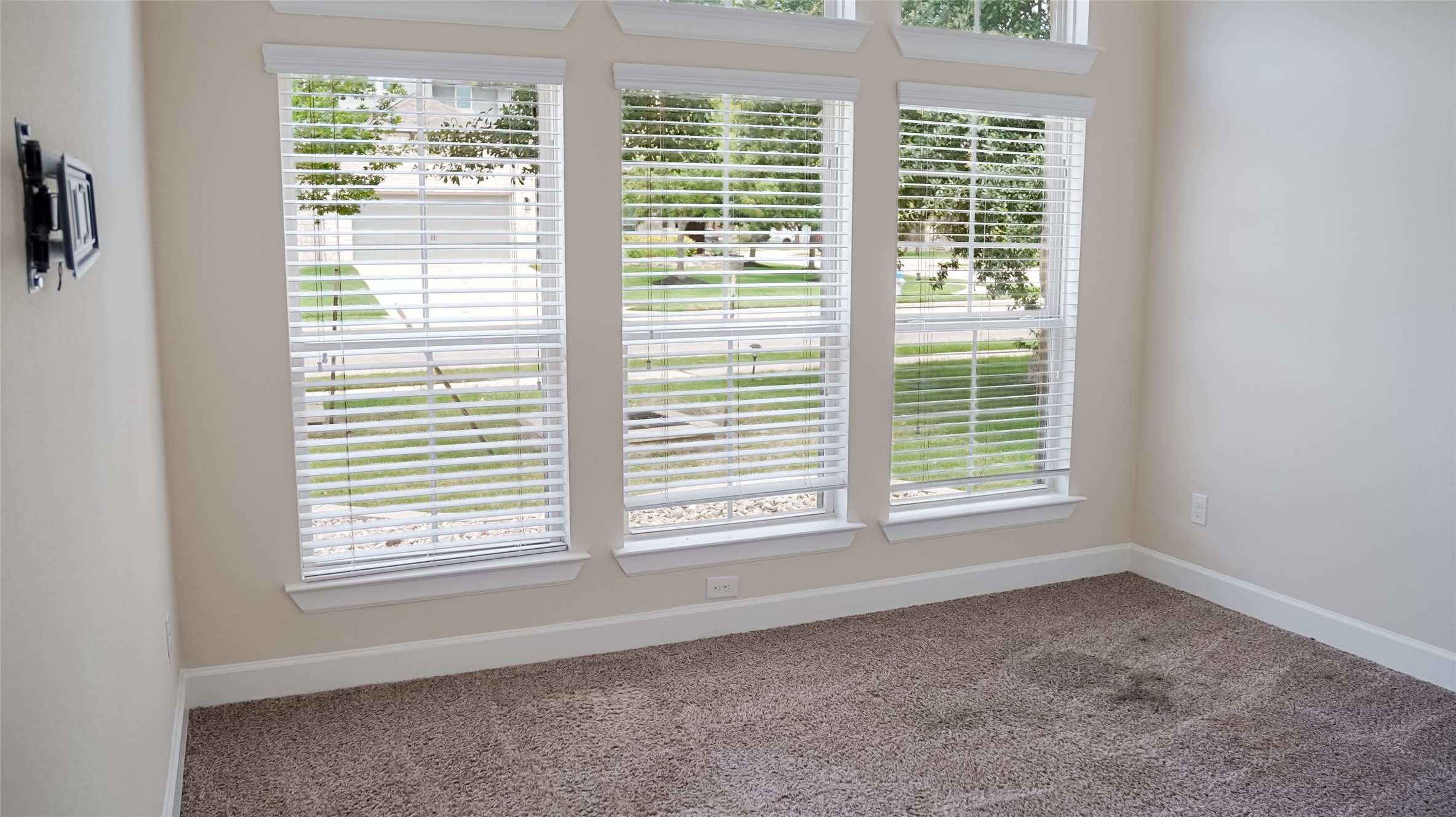 184 Fort Cobb Way Georgetown, TX 78628 - Photo 4 of 33 a view of an empty room with a window