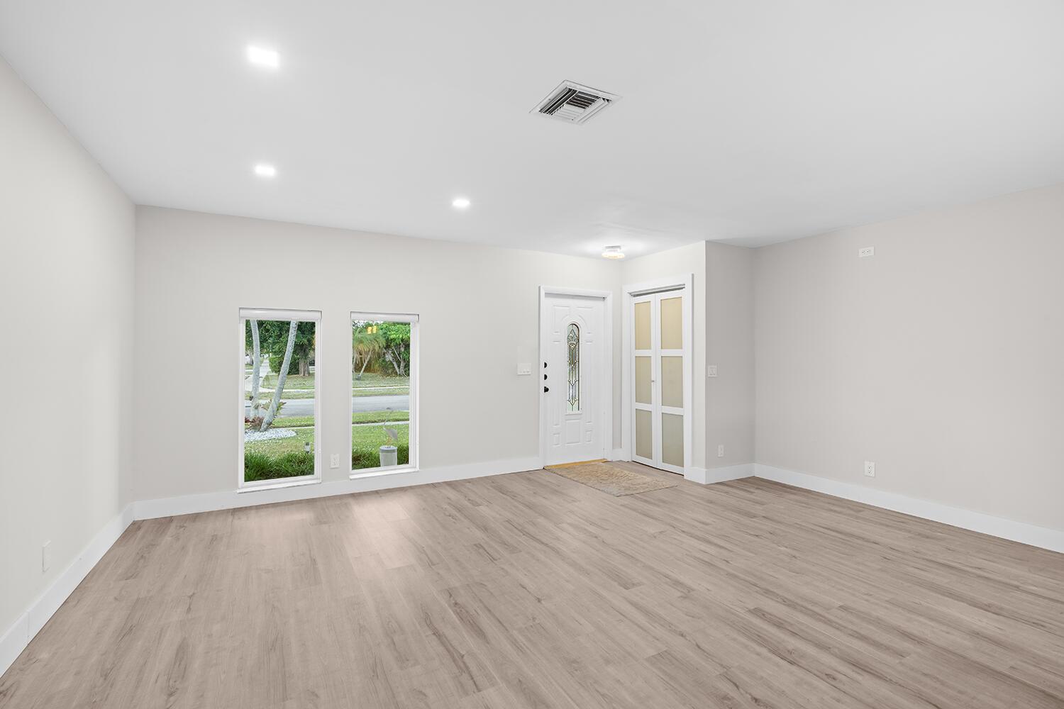14624 Country Side Lane Delray Beach, FL 33484 - Photo 10 of 42 Living Room