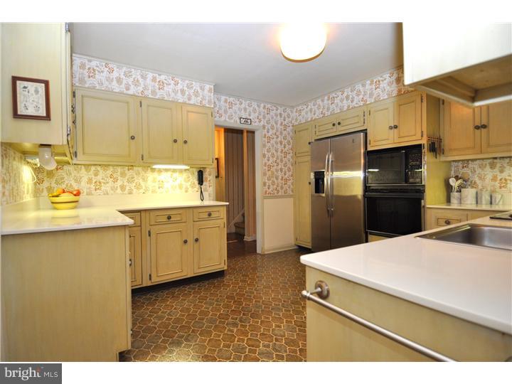 326 Exeter Road Devon, PA 19333 - Photo 5 of 20 Kitchen