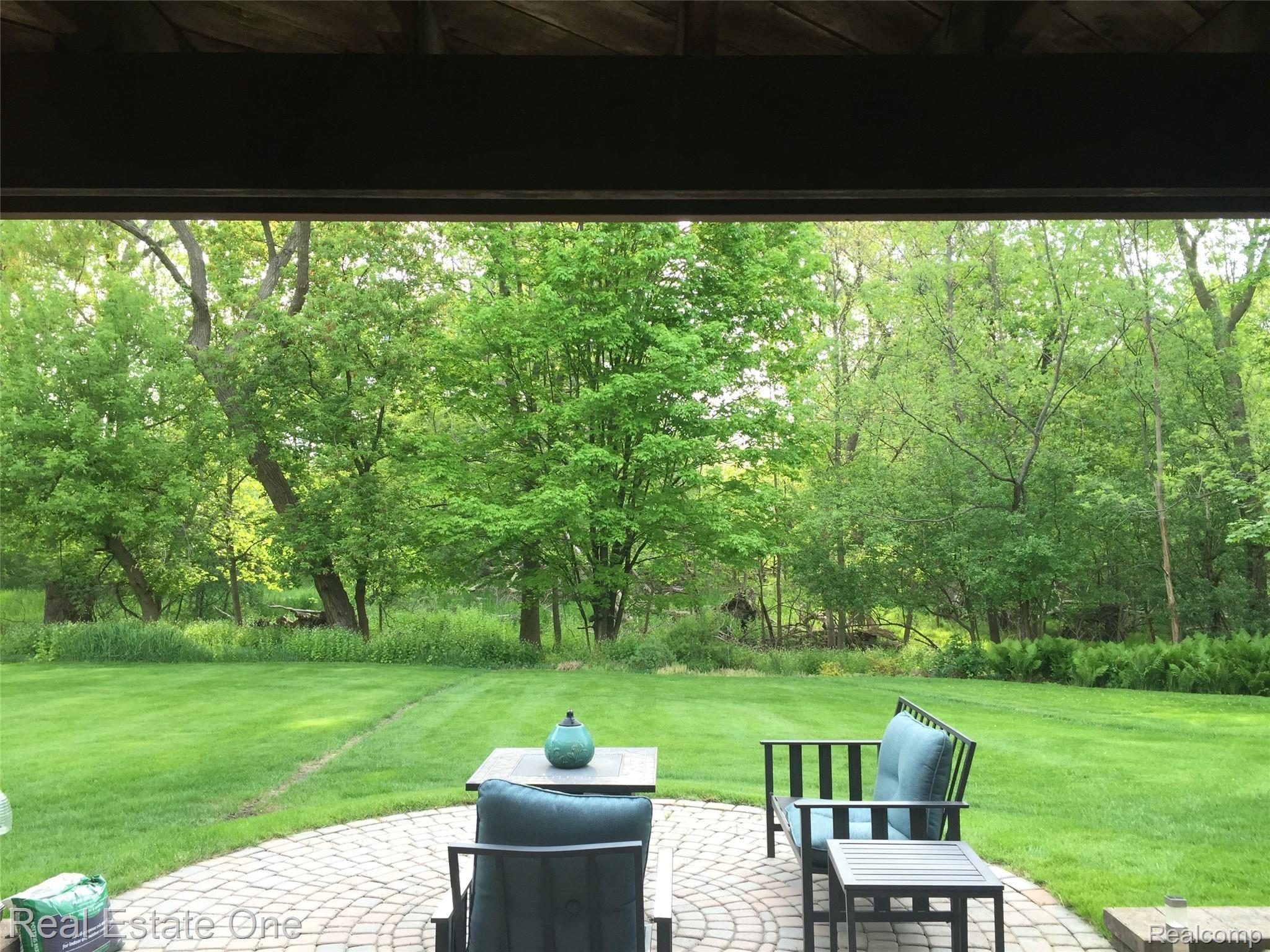 1562 Chevy Circuit Rochester, MI 48306 - Photo 30 of 34 summer view.JPG