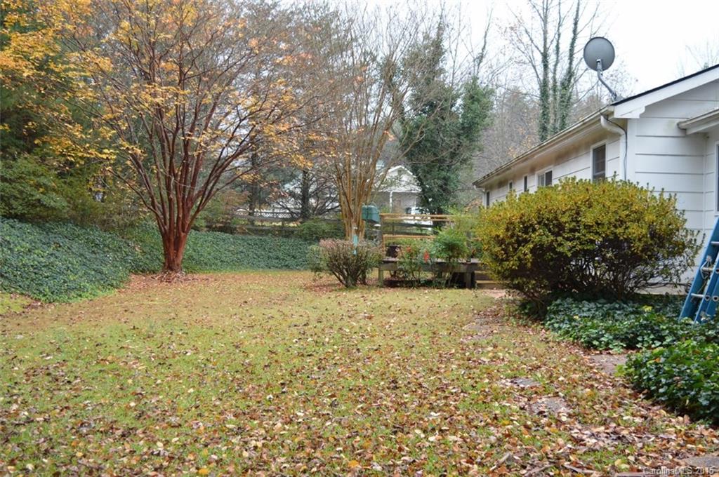 981 Red Fox Road, Unit 4 Columbus, NC 28722 - Photo 3 of 4 a pathway of a house with a yard