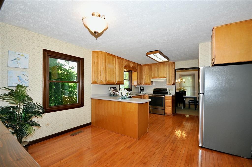 12852 Charing Cross Road Carmel, IN 46033 - Photo 12 of 36 Gallery Image 12