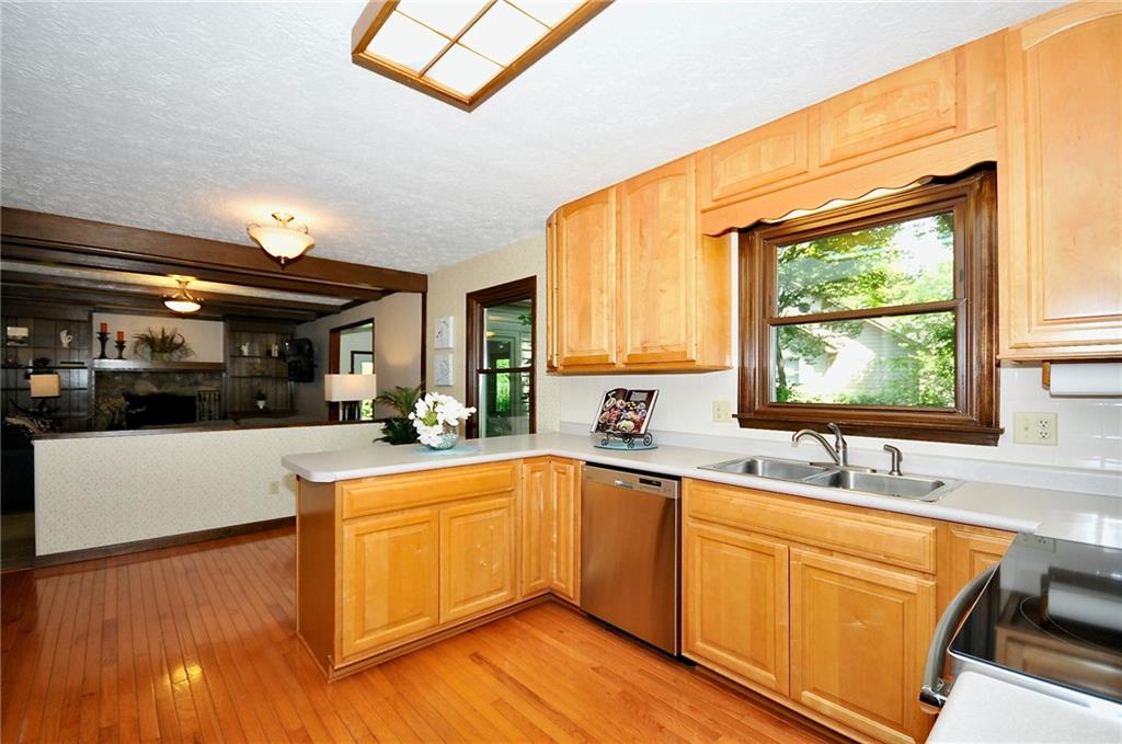 12852 Charing Cross Road Carmel, IN 46033 - Photo 3 of 36 Gallery Image 3