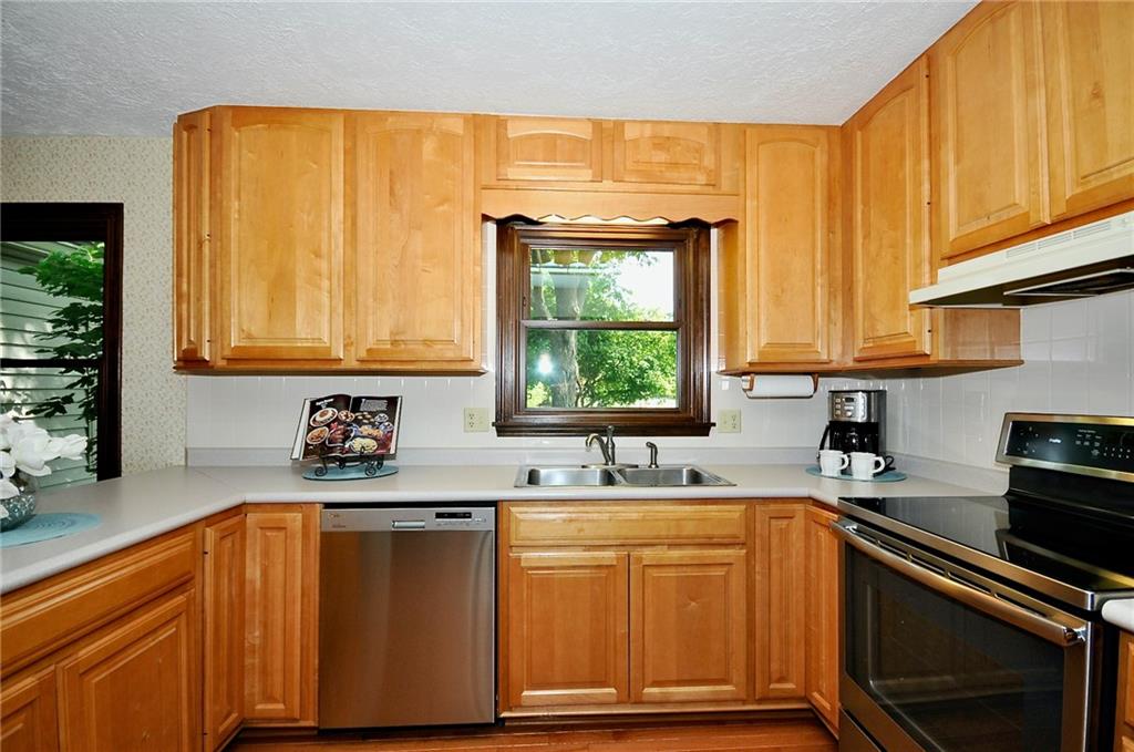12852 Charing Cross Road Carmel, IN 46033 - Photo 10 of 36 Gallery Image 10