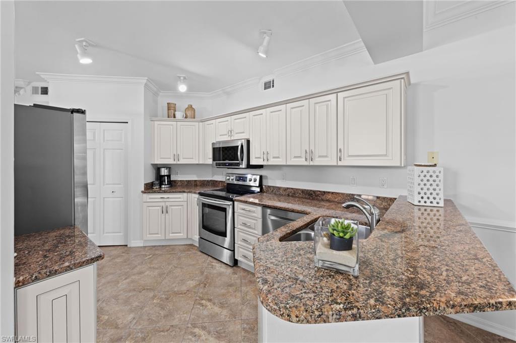 975 Eastham Way, Unit E104 Naples, FL 34104 - Photo 13 of 43