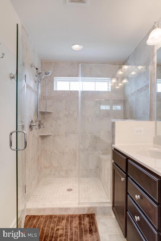 7931 Silver Oak Road Hanover, MD 21076 - Photo 27 of 46 hall bath for 2 bedrooms