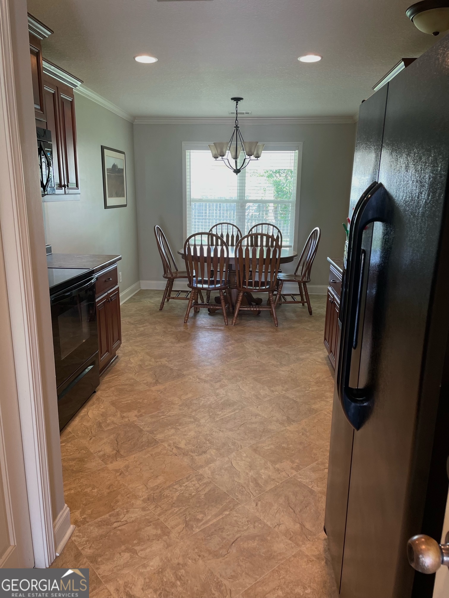 308 Haven Way Perry, GA 31069 - Photo 6 of 17 a view of a livingroom with furniture and a kitchen