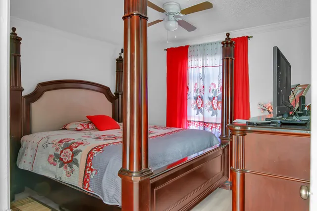 $387,999 | 300 Elaine Circle East, West Palm Beach, FL 33409