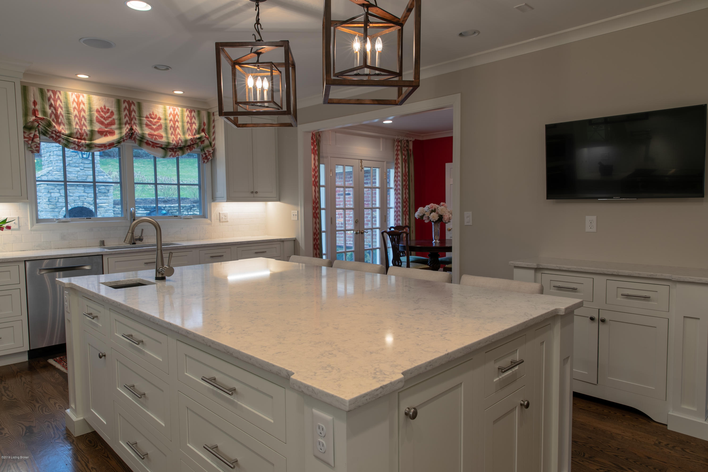 155 Totem Road Louisville, KY 40207 - Photo 13 of 54 0U2A0379-HDR