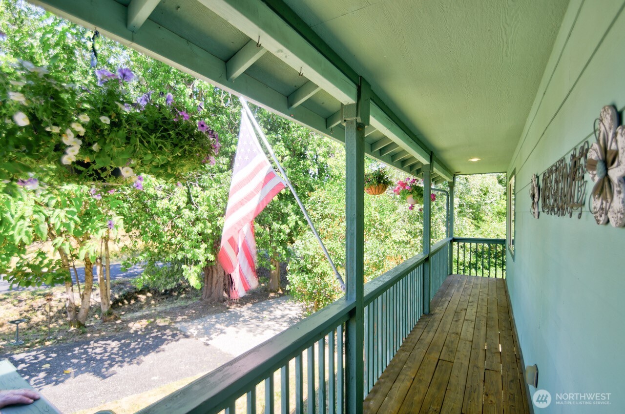 18549 Roseburg Street Southwest Rochester, WA 98579 - Photo 3 of 36 Gallery Image 3