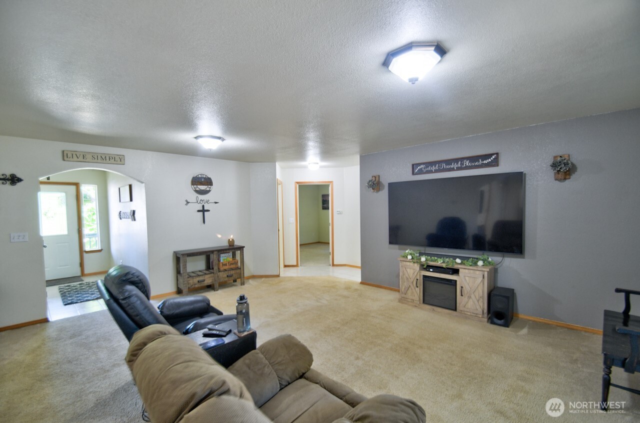 18549 Roseburg Street Southwest Rochester, WA 98579 - Photo 6 of 36 Gallery Image 6