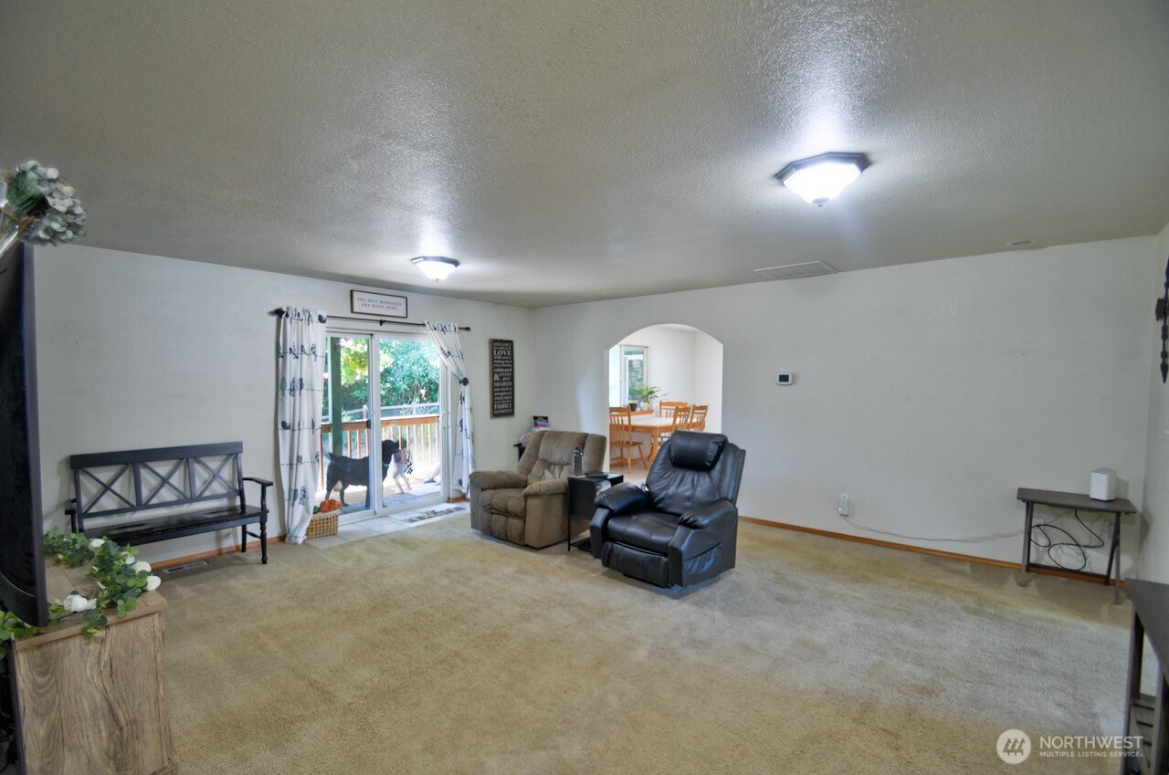 18549 Roseburg Street Southwest Rochester, WA 98579 - Photo 7 of 36 Gallery Image 7