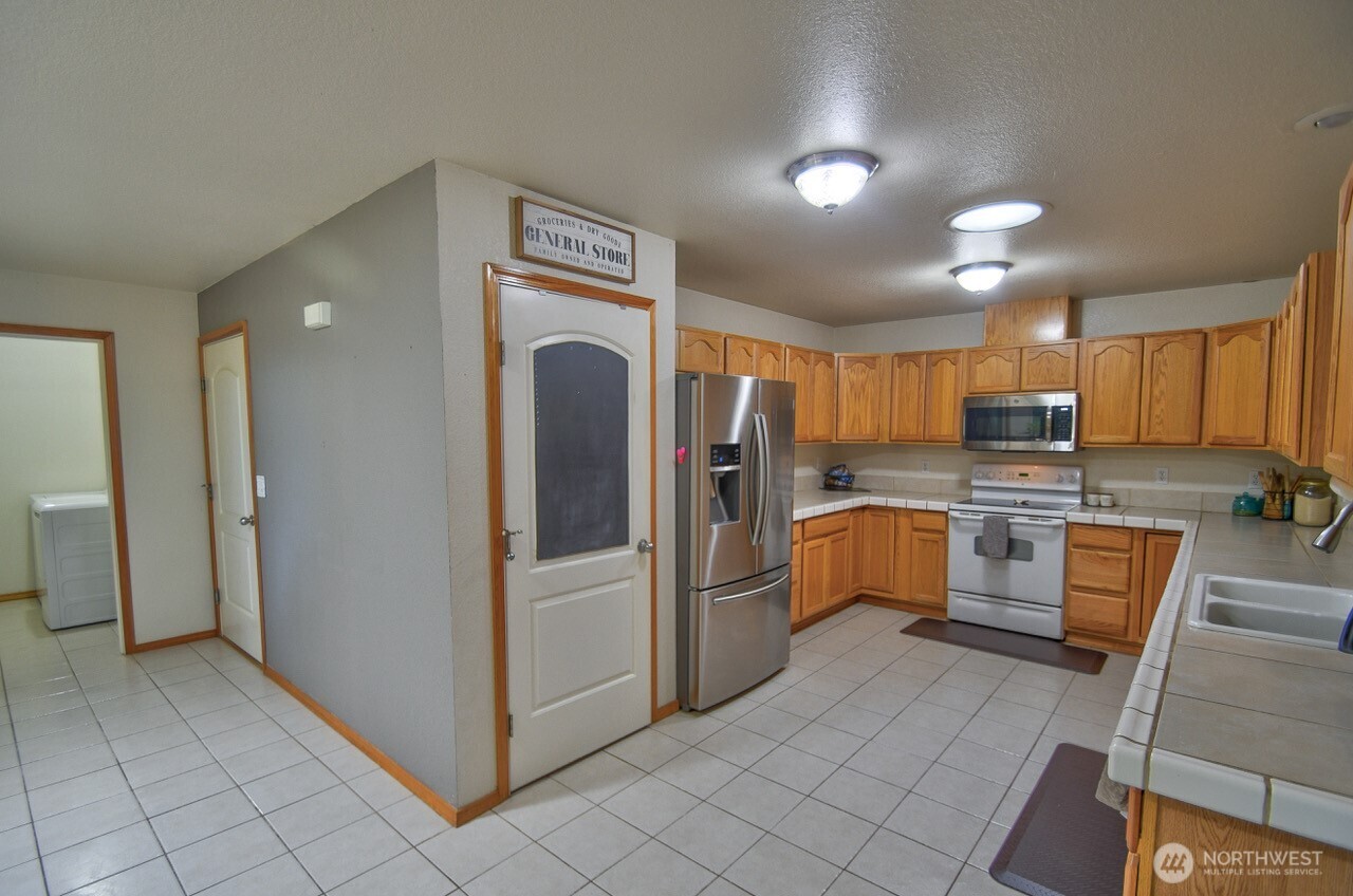 18549 Roseburg Street Southwest Rochester, WA 98579 - Photo 8 of 36 Gallery Image 8