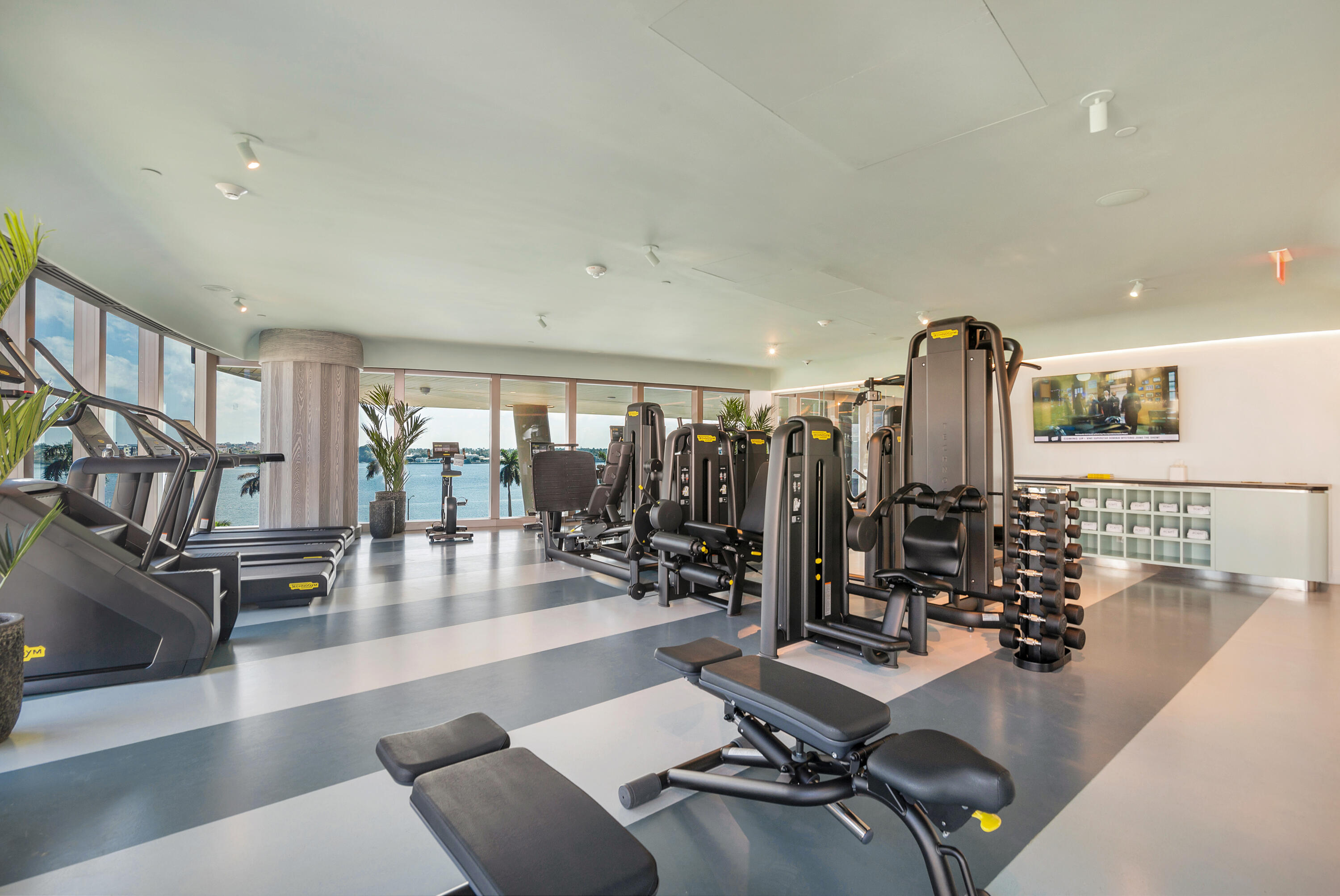 1333 South Flagler Drive, Unit 1001 West Palm Beach, FL 33401 - Photo 18 of 20 a view of a room with gym equipment