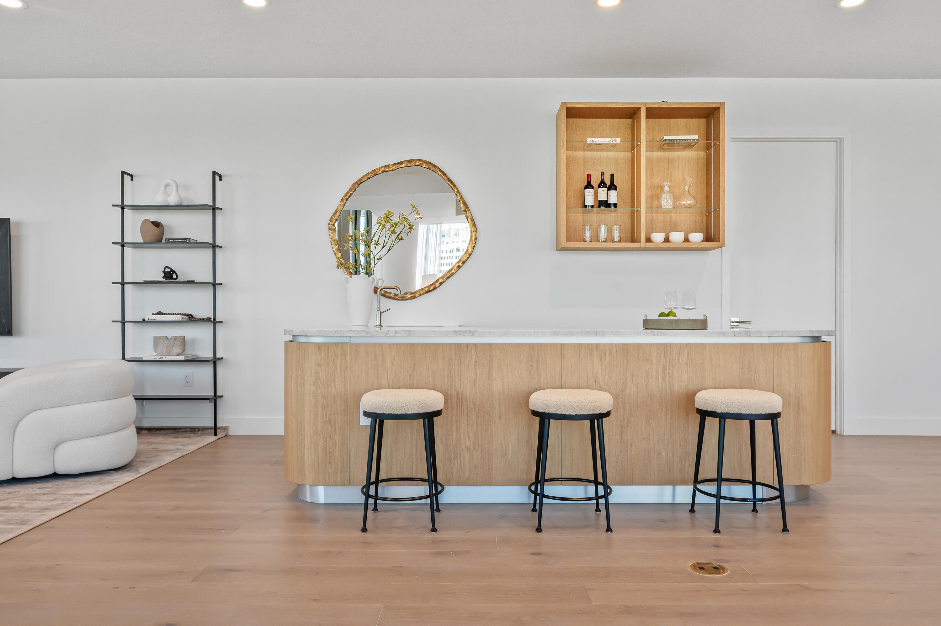 1333 South Flagler Drive, Unit 1001 West Palm Beach, FL 33401 - Photo 5 of 20 a living room with furniture