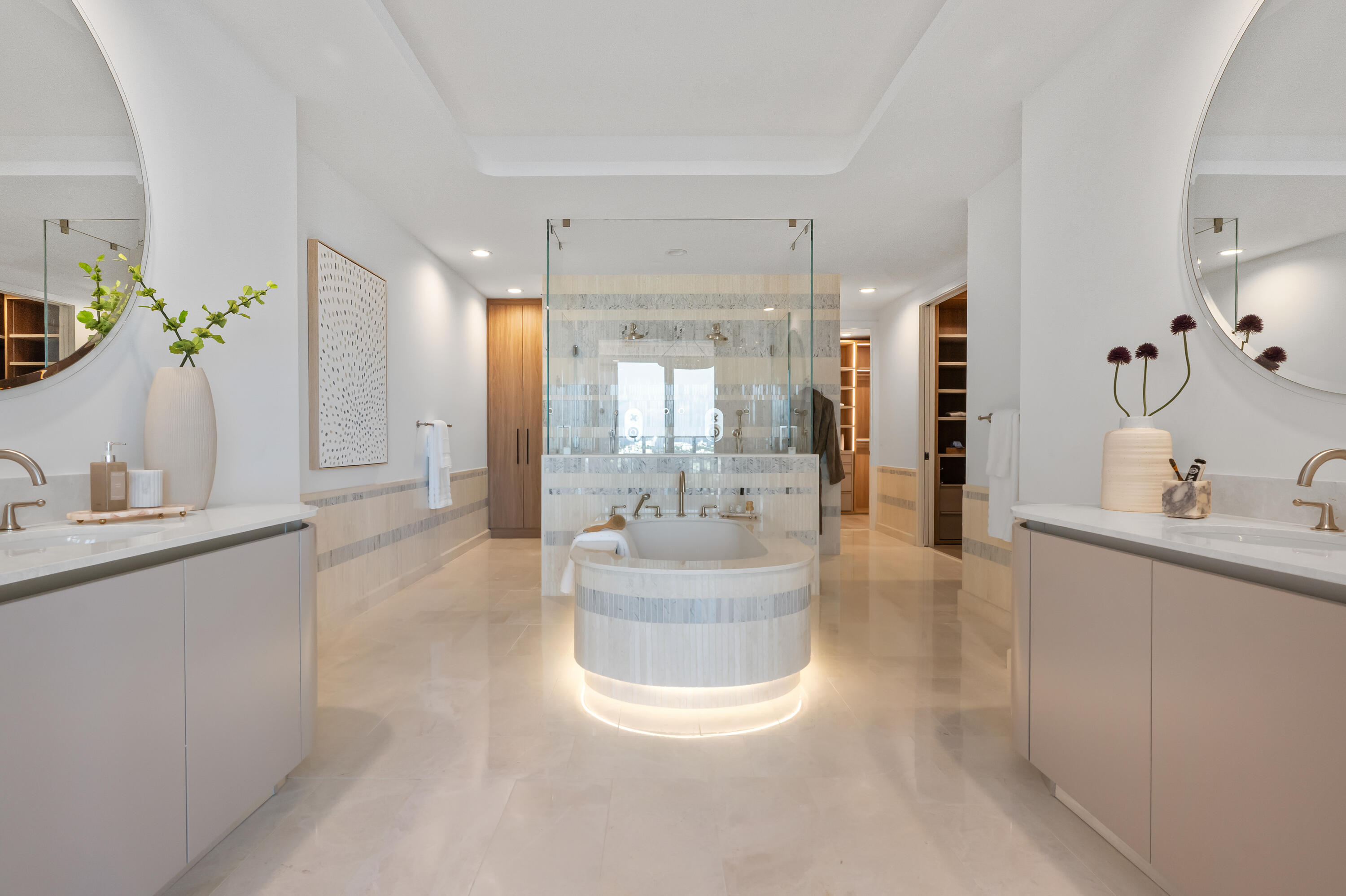 1333 South Flagler Drive, Unit 1001 West Palm Beach, FL 33401 - Photo 8 of 20 a bathroom with a sink a faucet a mirror and a bathtub