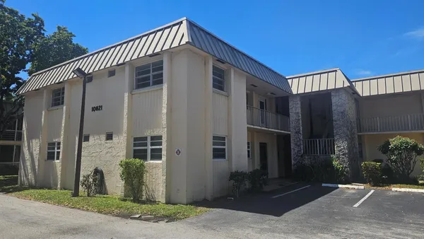 $2,000 | 10821 North Military Trail, Unit 4, Palm Beach Gardens, FL 33410