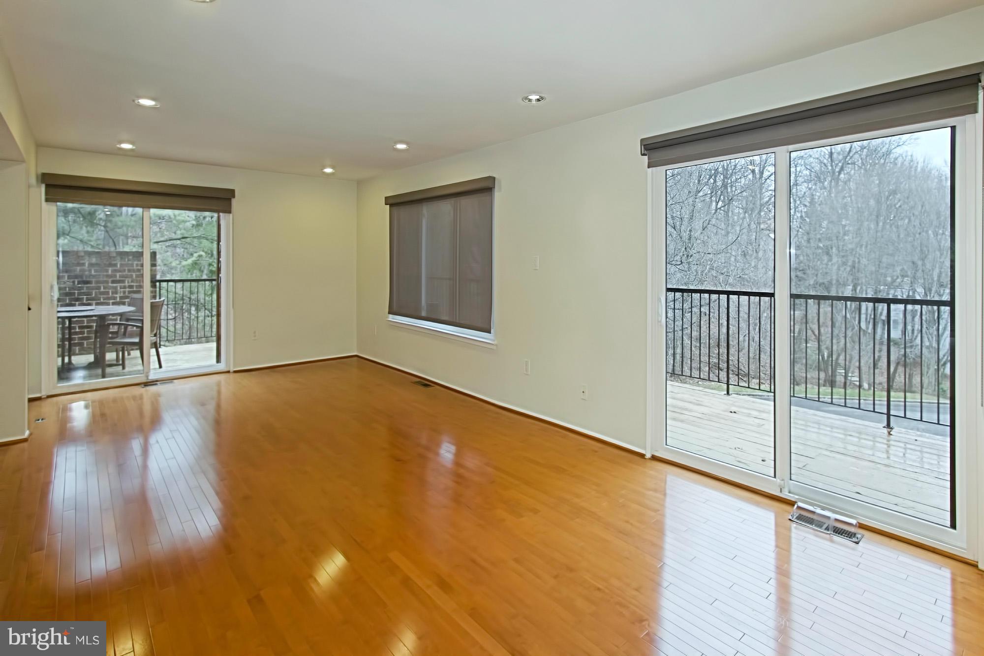 2177 Cabots Point Lane Reston, VA 20191 - Photo 5 of 30 Living Room