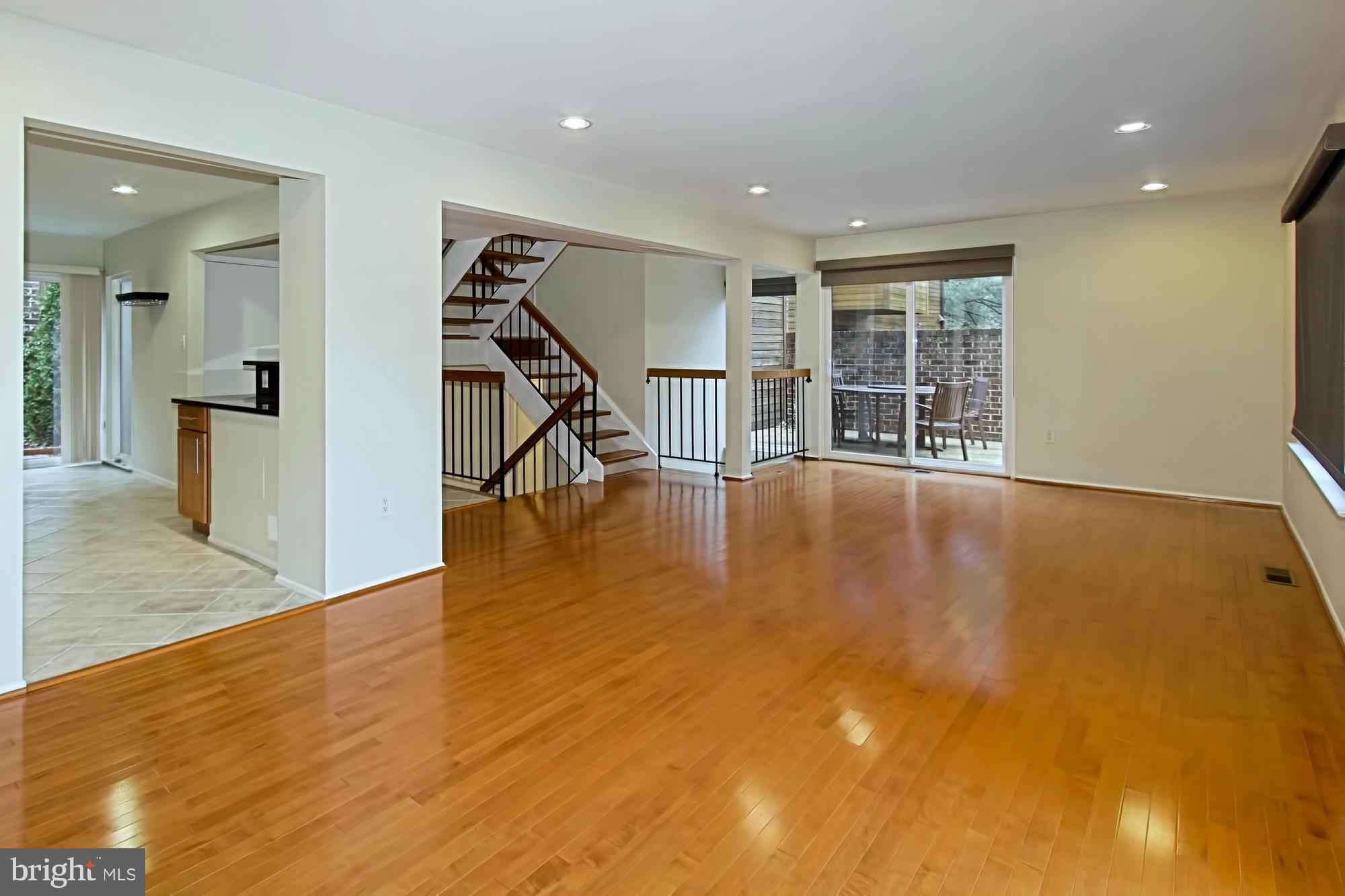 2177 Cabots Point Lane Reston, VA 20191 - Photo 6 of 30 Living Room
