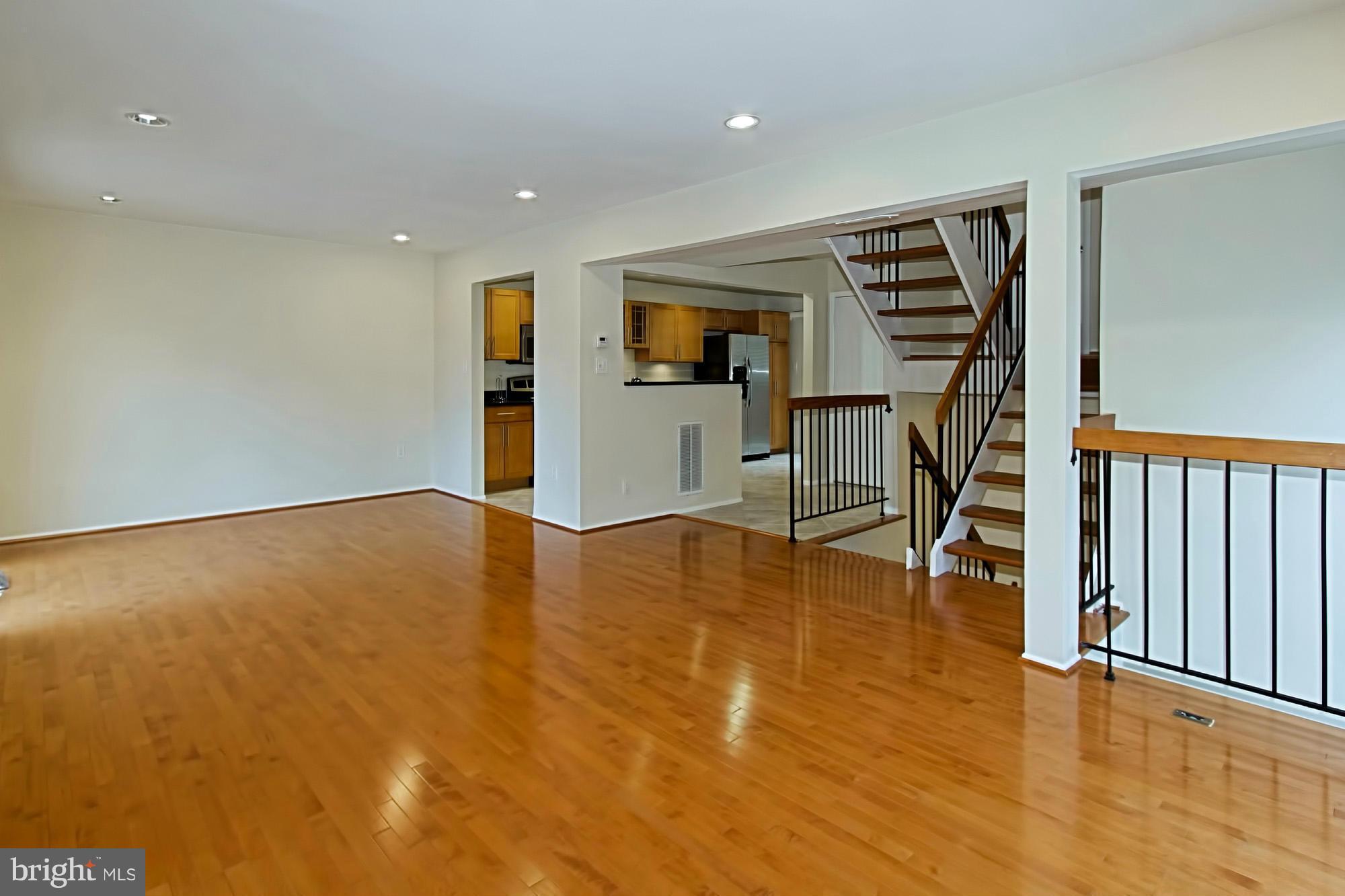 2177 Cabots Point Lane Reston, VA 20191 - Photo 7 of 30 Living Room
