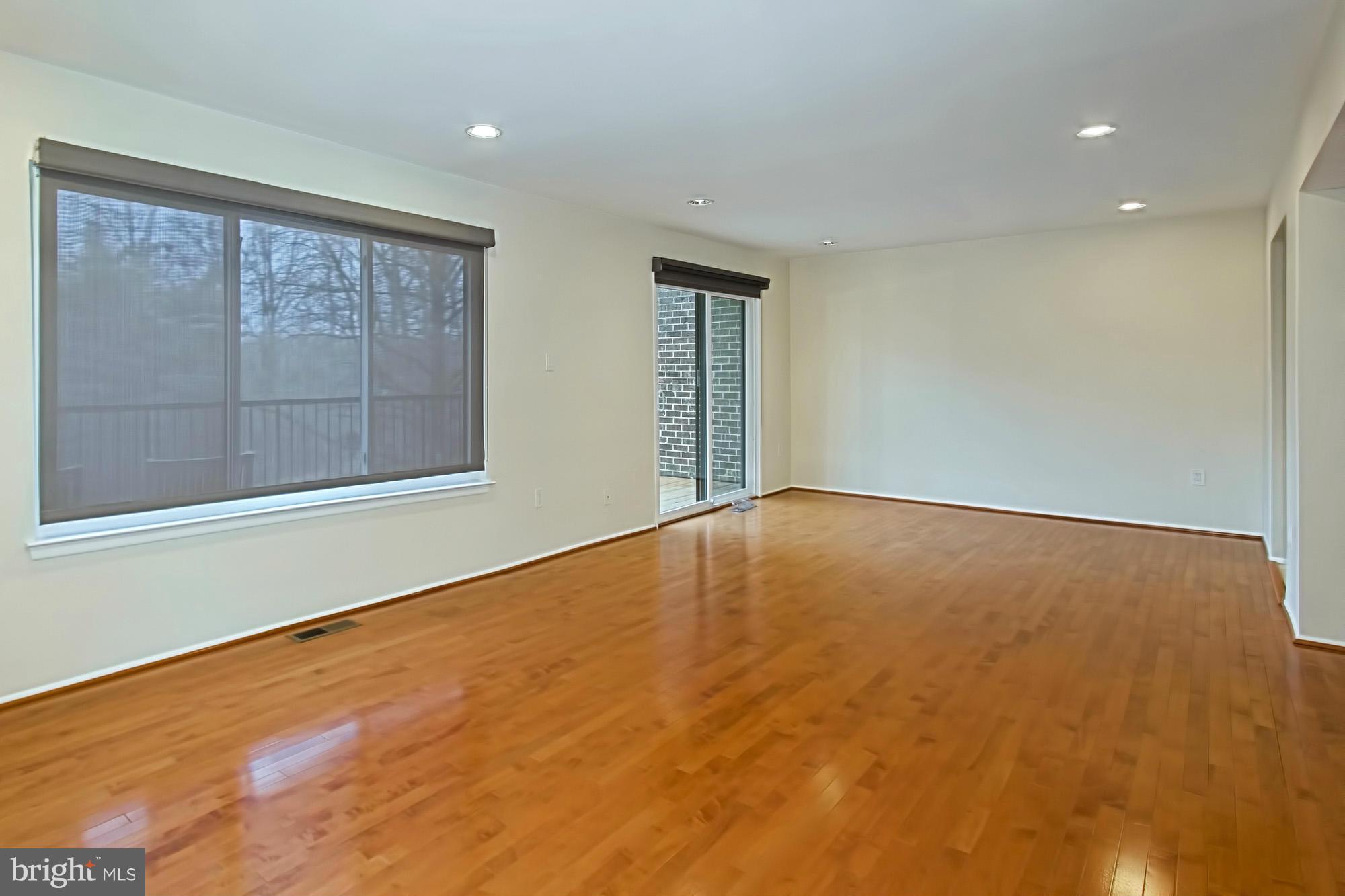 2177 Cabots Point Lane Reston, VA 20191 - Photo 8 of 30 Living Room