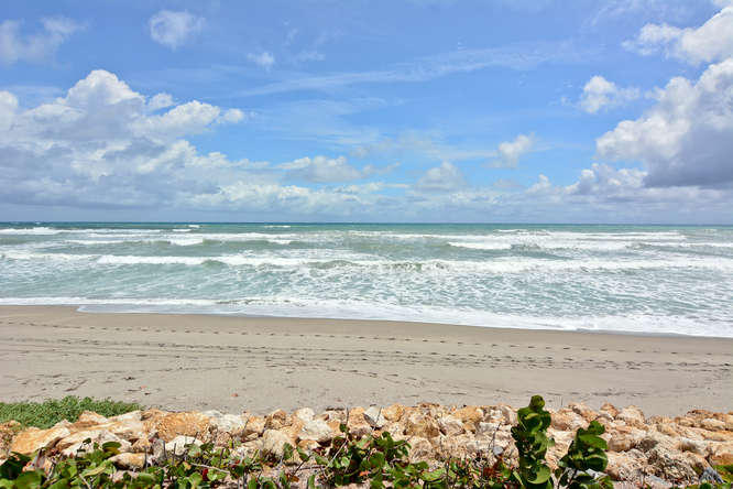 2 Ocean Drive Jupiter Inlet Colony, FL 33469 - Photo 19 of 50 2 Ocean Dr Jupiter FL 33469-small-021-23