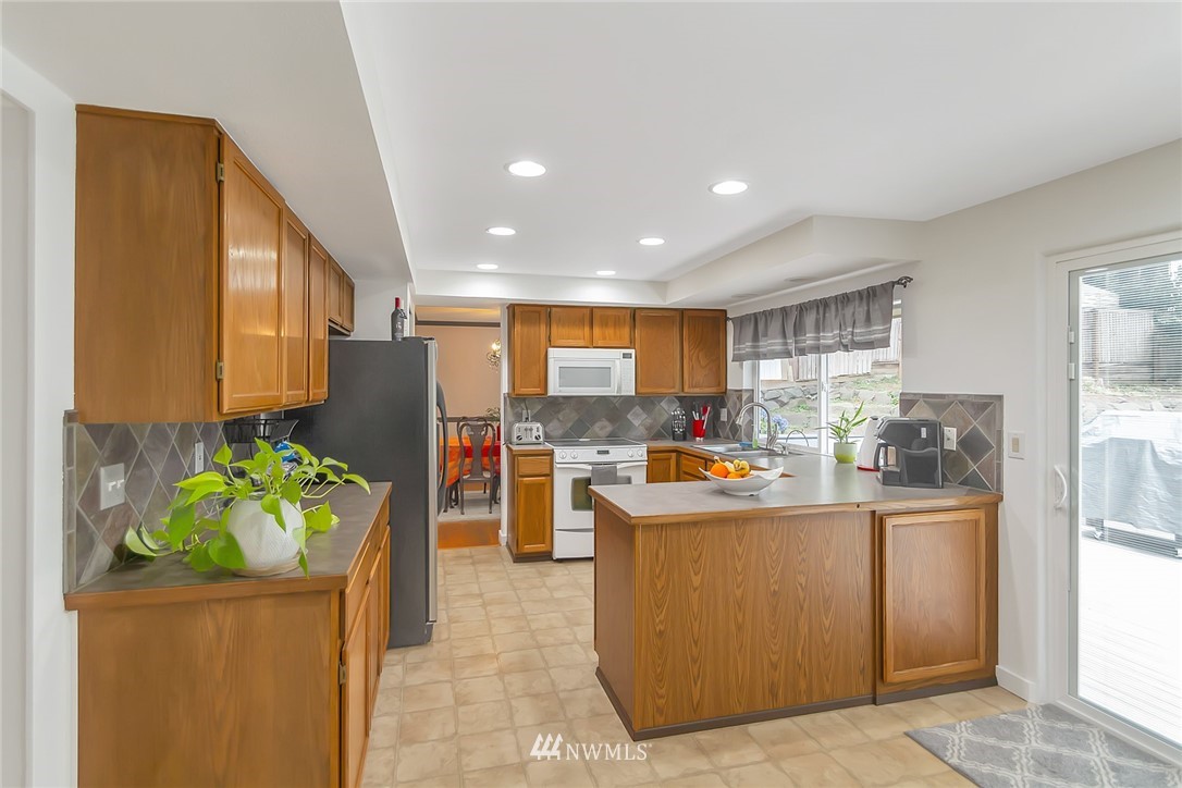 327 163rd Place Southeast Bothell, WA 98012 - Photo 8 of 25 Gallery Image 8