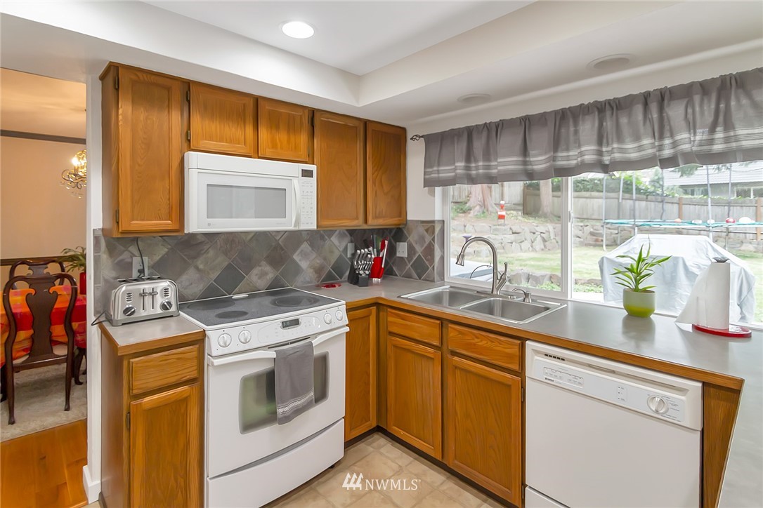 327 163rd Place Southeast Bothell, WA 98012 - Photo 10 of 25 Gallery Image 10