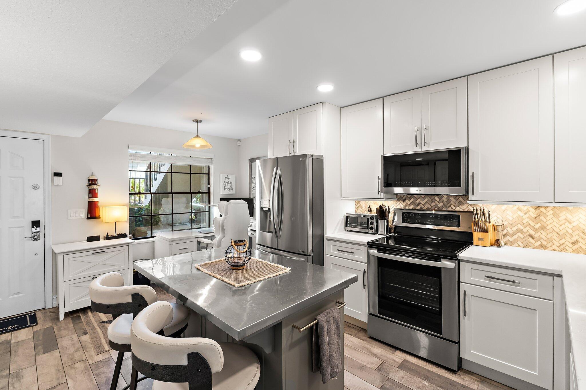 1201 Pinecrest Circle, Unit B Jupiter, FL 33458 - Photo 10 of 39 012-1201PinecrestCir-B-Jupiter-SMALL