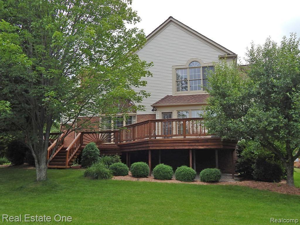 1695 Devonwood Drive Rochester, MI 48306 - Photo 35 of 37 rear.jpg