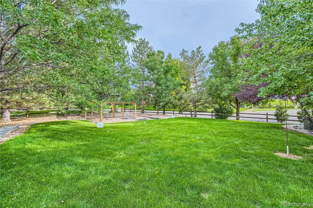 a picture of wall with white walls