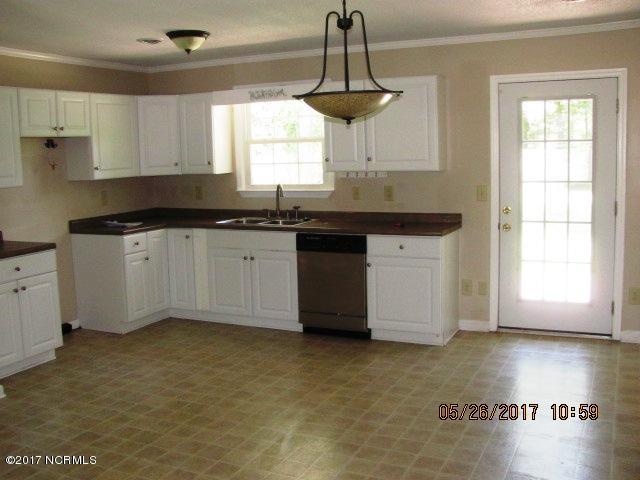 221 Sand Ridge Road Hubert, NC 28539 - Photo 2 of 13 221 Sandridge Kitchen