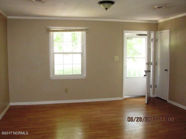 221 Sand Ridge Road Hubert, NC 28539 - Photo 3 of 13 221 Sandridge Living Room